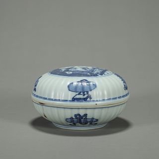 A blue and white figure porcelain box