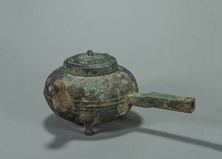 A bird head bronze pot 