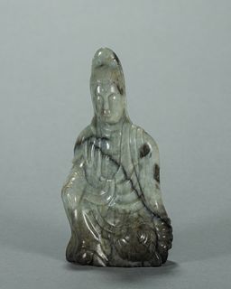 A Hetian jade Guanyin statuette