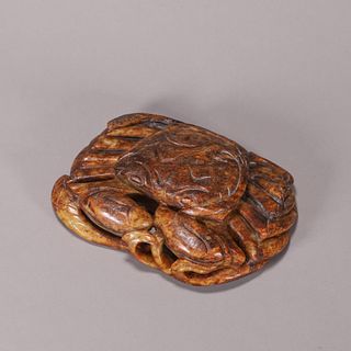 A Hetian jade crab ornament