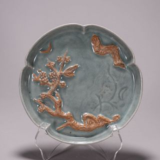 A Longquan kiln porcelain plum blossom plate