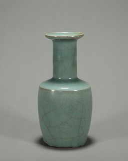 A Longquan kiln porcelain vase 