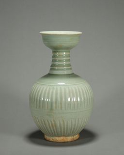 A Longquan kiln porcelain vase
