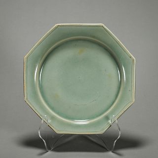 A Longquan kiln porcelain octagonal plate