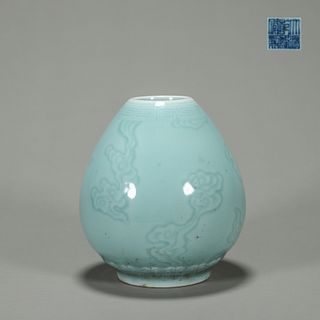 A cloud patterned celeste glazed porcelain water pot