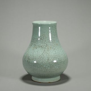 A Longquan kiln porcelain zun