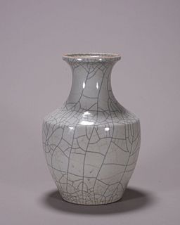 A Ge kiln glazed porcelain vase