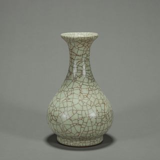 A Ge kiln glazed porcelain yuhuchunping