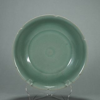 A Longquan kiln porcelain plate 