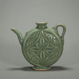 A Longquan kiln flower porcelain flask