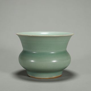 A Longquan kiln porcelain vessel
