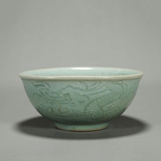 A dragon patterned Longquan kiln porcelain bowl