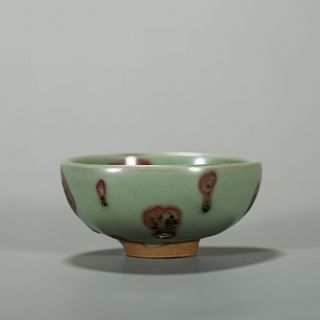 A Longquan kiln porcelain bowl