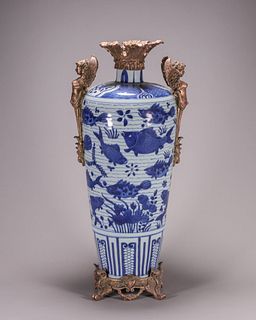 A blue and white fish and seaweed porcelain vase