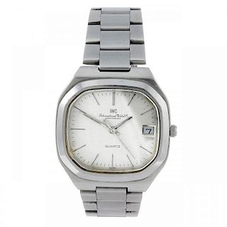 IWC - a gentleman's bracelet watch. Stainless steel case. Numbered 2257767. Signed quartz calibre 24