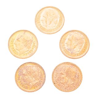 Cinco monedas de dos y medio pesos en oro amarillo de 21k. Peso: 10.4 g.