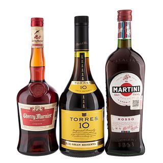 Lote de Brandy, Vermouth y Licor. Martini. Torres 10. Cherry Marnier. En presentaciones de 750 ml. y 1 Lt. Total de piezas: 3.