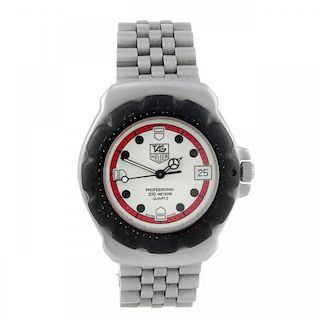 TAG HEUER - a mid-size Formula 1 bracelet watch. Stainless steel case with calibrated bezel. Numbere