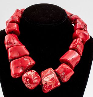 Vintage Coral Graduated Necklace With Silver Clasp