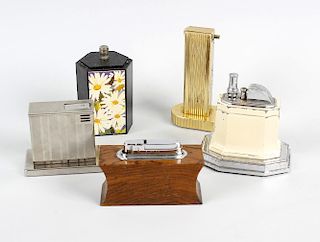 A large collection of table and pocket cigarette lighters. To including table examples by Ronson, pl