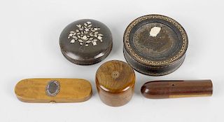 A small group of assorted boxes, to include a circular tortoiseshell box with detailed foliate borde