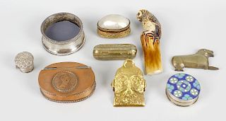 A group of assorted metalwares and other trinkets, to include a small mother of pearl hinged lidded
