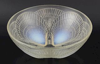 R.Lalique 'Coquilles' pattern bowl, etched signature and numbered  No.3200, diameter 24 cm