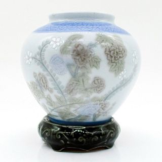 Little Vase 1001221.3 - Lladro Porcelain Figurine