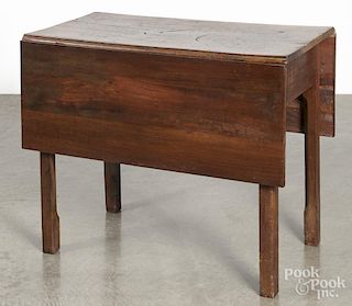 Pennsylvania Chippendale walnut drop leaf table, 18th c., with molded legs, 28 1/2'' h., 45'' w.