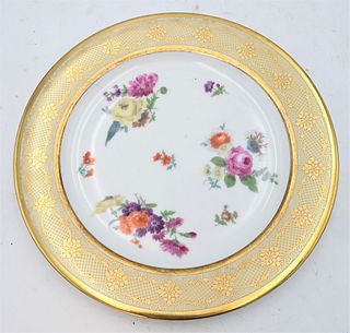 Set of 12 Bavarian Dinner Plates, flower center with gilt gold rim, diameter 10 3/4 inches.