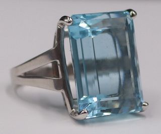 JEWELRY. GIA Aquamarine and 14kt Gold Ring.