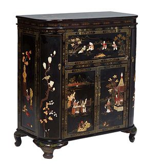 Chinese Black Lacquer Bar, 20th c., the rounded edge top lifting to a polychromed floral interior with two lifting doors over a bottle well, behind a 