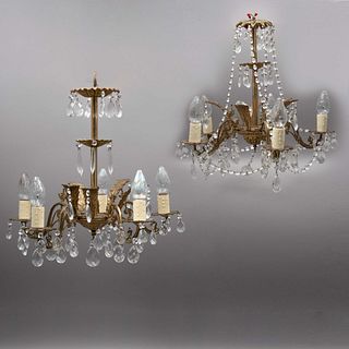 PAR DE CANDILES SIGLO XX Elaborados en bronce, hilos y almendrones de cristal facetado Arandelas en S. Para 5 luces cada uno