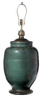 Monumental Green Pottery Jar Mounted as Lamp - 带绿色纪念瓦罐底座的灯