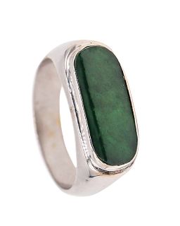 Ring In 18Kt Gold With 1.38 Cts Carved Green Jadeite Jade