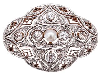 Art Deco Brooch In 18Kt Gold With 2.43 Cts Diamonds & Natural Pearl