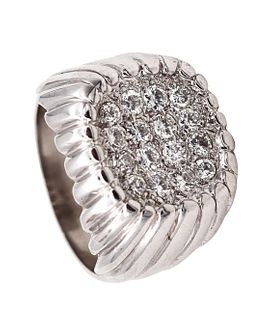 British Ring in 18 kt gold with 1.02 Cts in VS round diamonds