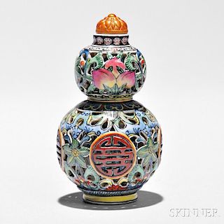 Reticulated Rotating Ceramic Snuff Bottle