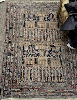 Oriental prayer rug. 
3'1" x 4'6"