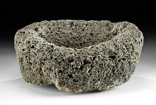 Large 18th C. Hawaiian Basalt Salt Bowl - Poho Pa'akai