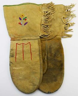 Cree Indian mittens w/ embroidered flowers, length 13.5”
