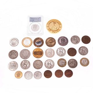 Veintinueve monedas y medallas distintos paises y denominaciones en bronce, plata .720 y cuproniquel.