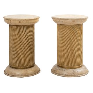PAR DE PEDESTALES. SXX. Diseño de columnas doricas. Elaboradas en madera y granito