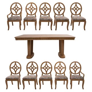 ANTECOMEDOR. SXX. Elaborado en madera. Decorado con molduras, elementos vegetetales y orgánicos Consta de: Mesa y 10 sillas.