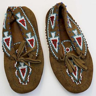 Quoddy beaded moccasins, marked “famous” & “4” in oval stamp