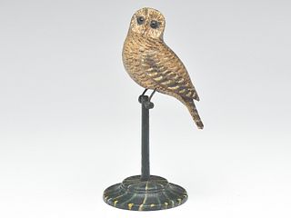 Turned head owl mounted on base, Frank Finney, Cape Charles, Virginia.