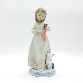 A Stocking For Kitty 1006669 - Lladro Porcelain Figurine