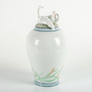 Heron's Realm Covered Vase 1006880 - Lladro Porcelain Figurine