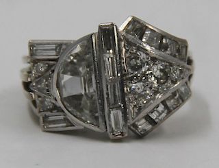 JEWELRY. 18kt White Gold Art Deco Diamond Ring.