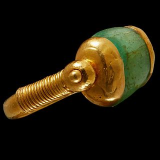 RARE ARCHAIC STYLE EMERALD GOLD RING